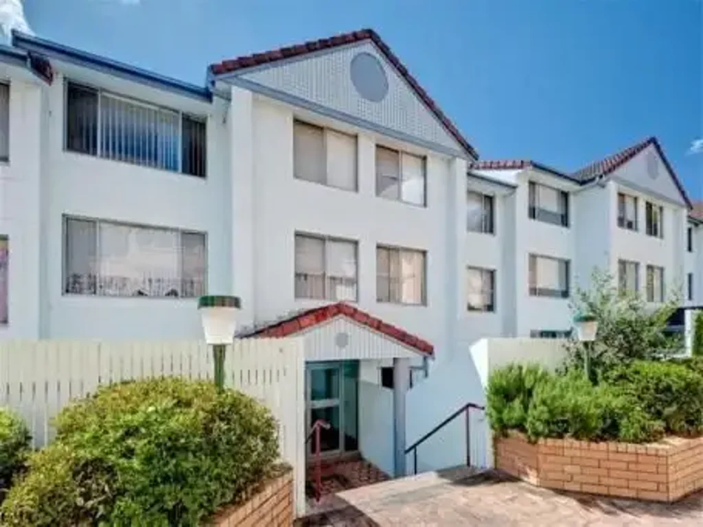 SECURE 3 BEDROOMS UNIT