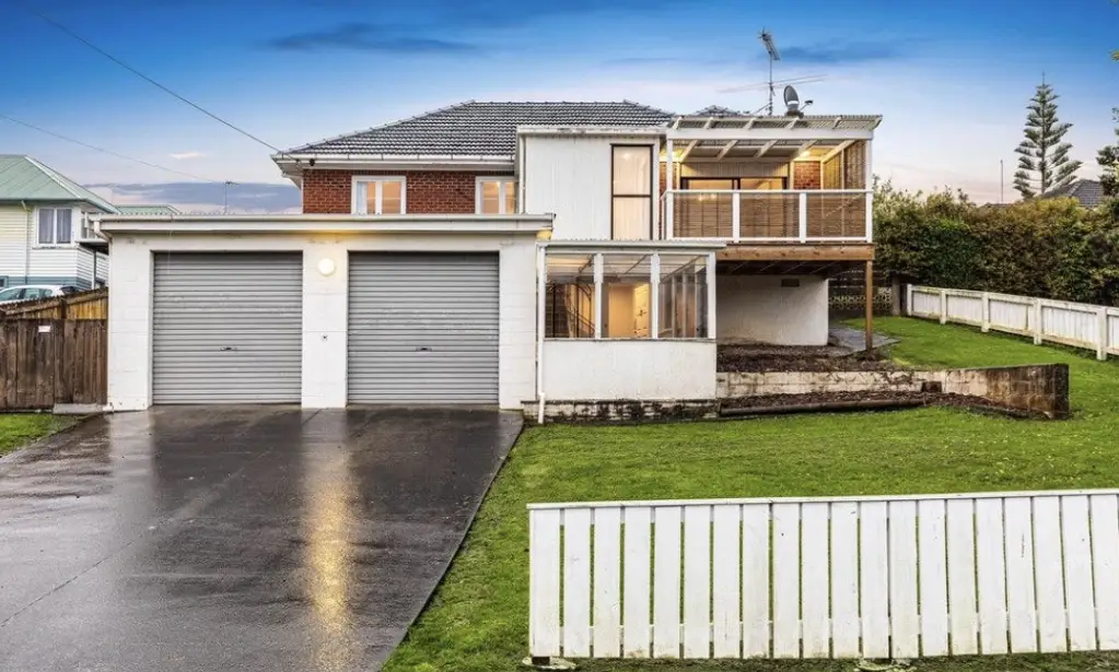 Beautiful 3 bedrooms building in the central region of Mt Wellington