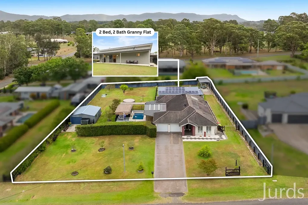 Nulkaba 6 Bedroom Dual Living, Pool and Shed in Nulkaba - Hunter Valley Wine Country
