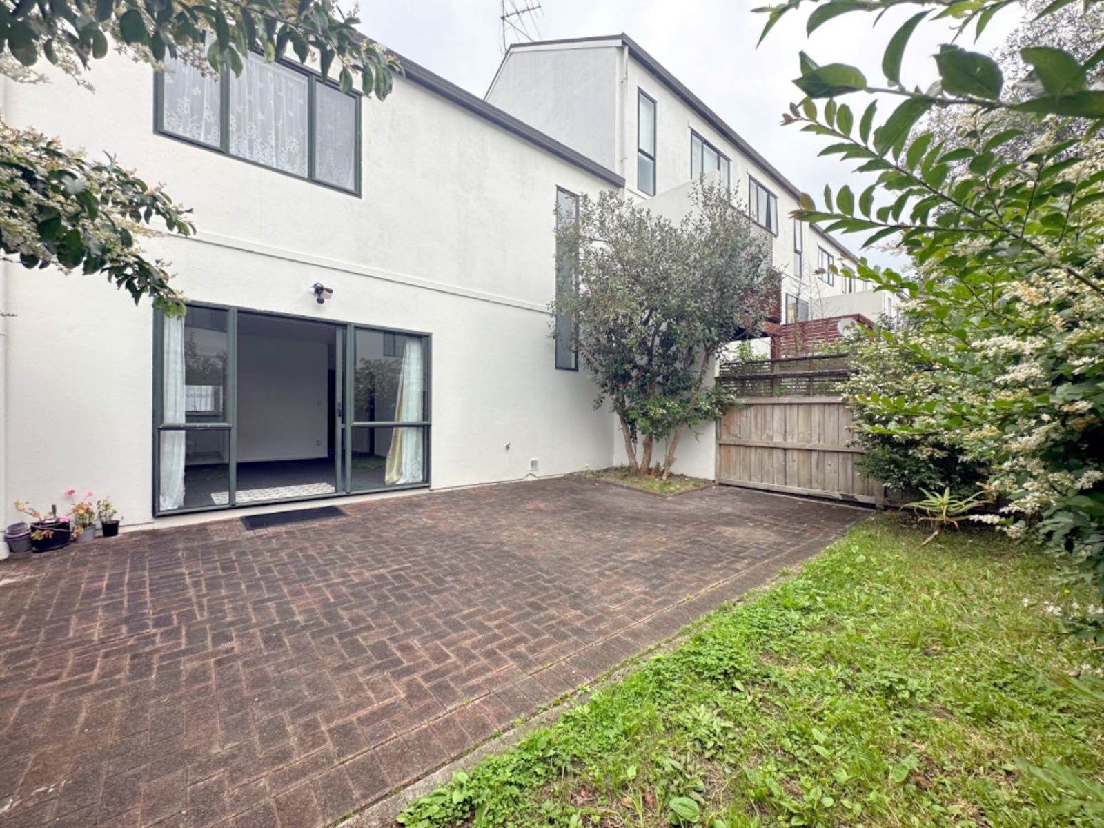 28/12 Ambrico Place, New Lynn, Auckland - Waitakere, 3部屋, 1バスルーム, Townhouse