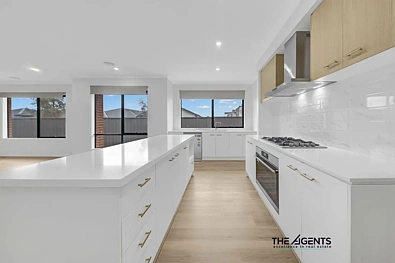 7 Ebbsfleet Crescent, Strathtulloh, VIC 3338, 4房, 2浴, House