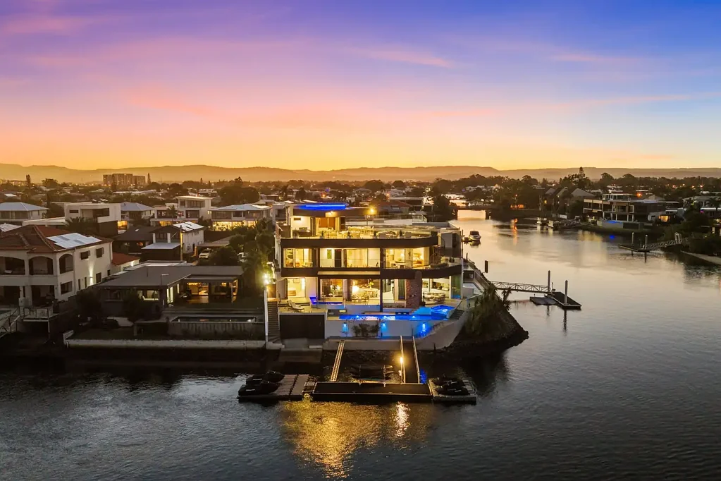 20 Lakeland Key, Broadbeach Waters, QLD 4218