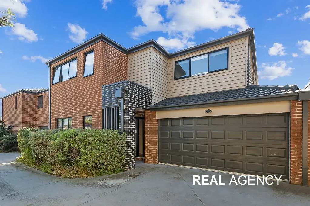 Wantirna 4Kwarto 4 Bed 2 Bath 3 WC Well Appointed Young Townhouse Great Location