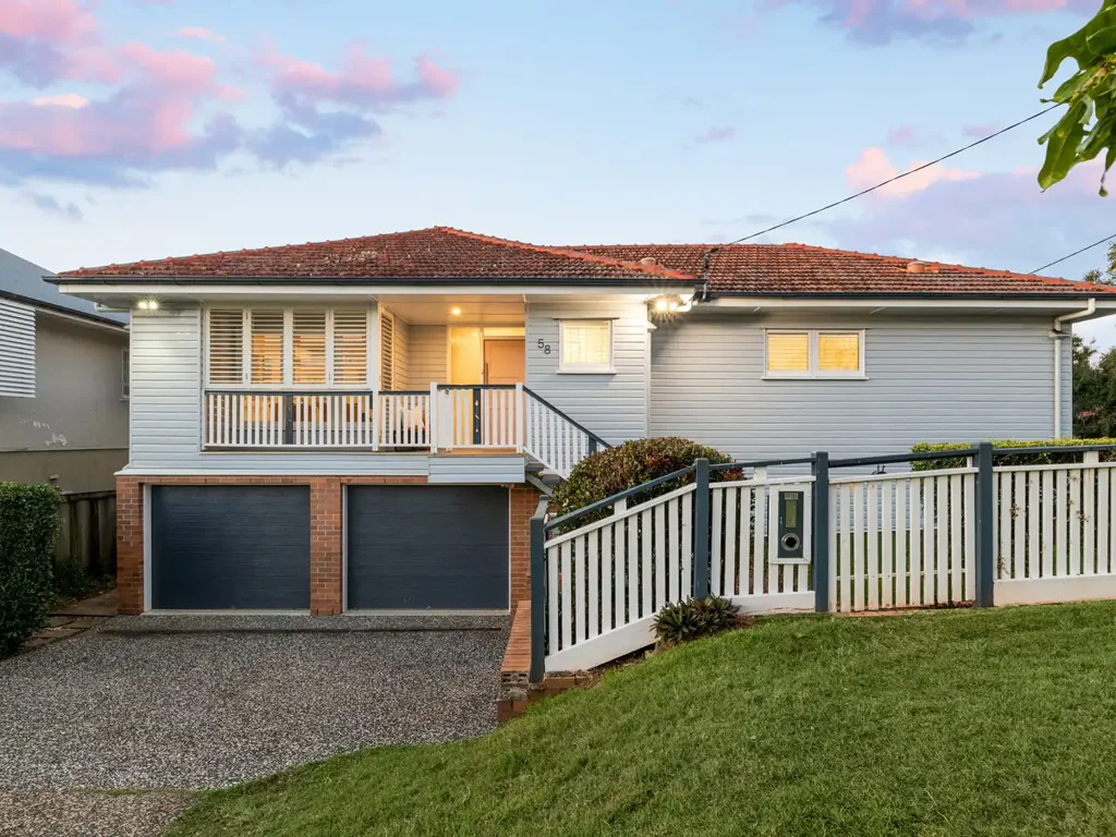 Moorooka 5Kwarto Elegant Family Home with Room to Grow