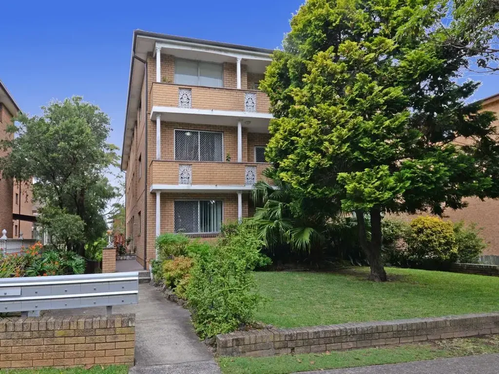 Conveniently Located Elevated Ground Floor Apartment
