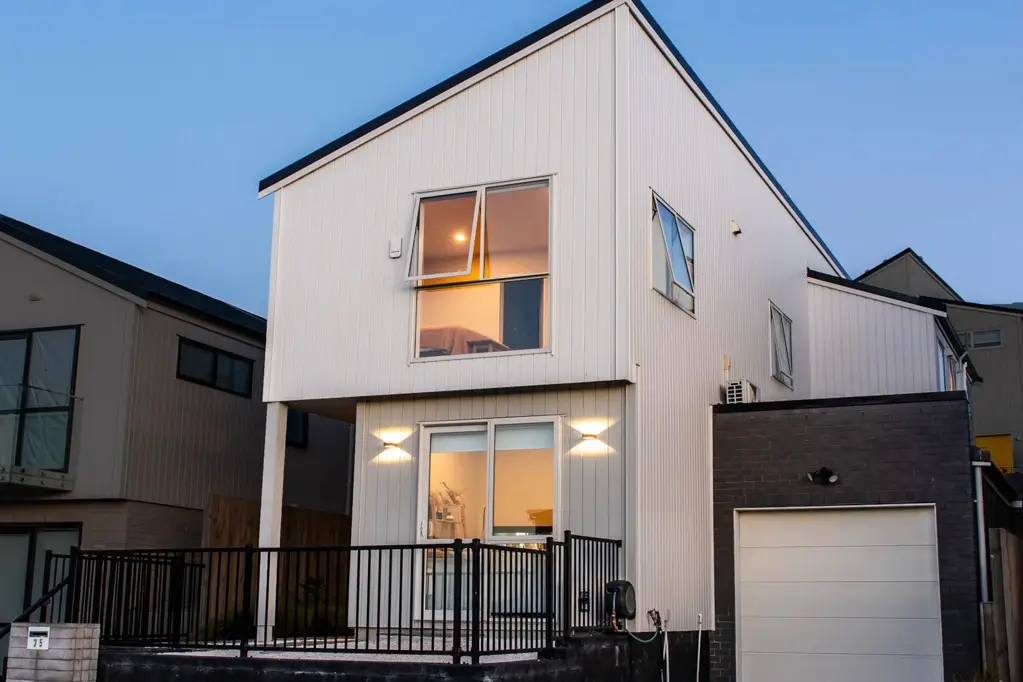 Silverdale 5침실 Dual-Living Gem in East Coast Heights
