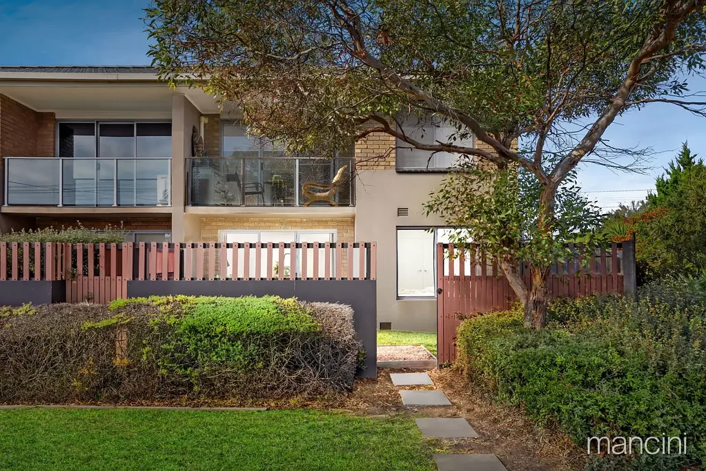 Seaholme 2ਬੈੱਡਰੂਮ Ground Floor Living With Oversized Yard In Blue-Chip Beachside Pocket