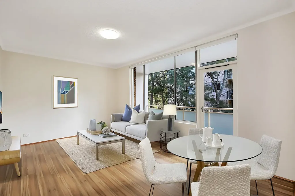 Renovated 2 Bedroom Apartment in Fabulous Location