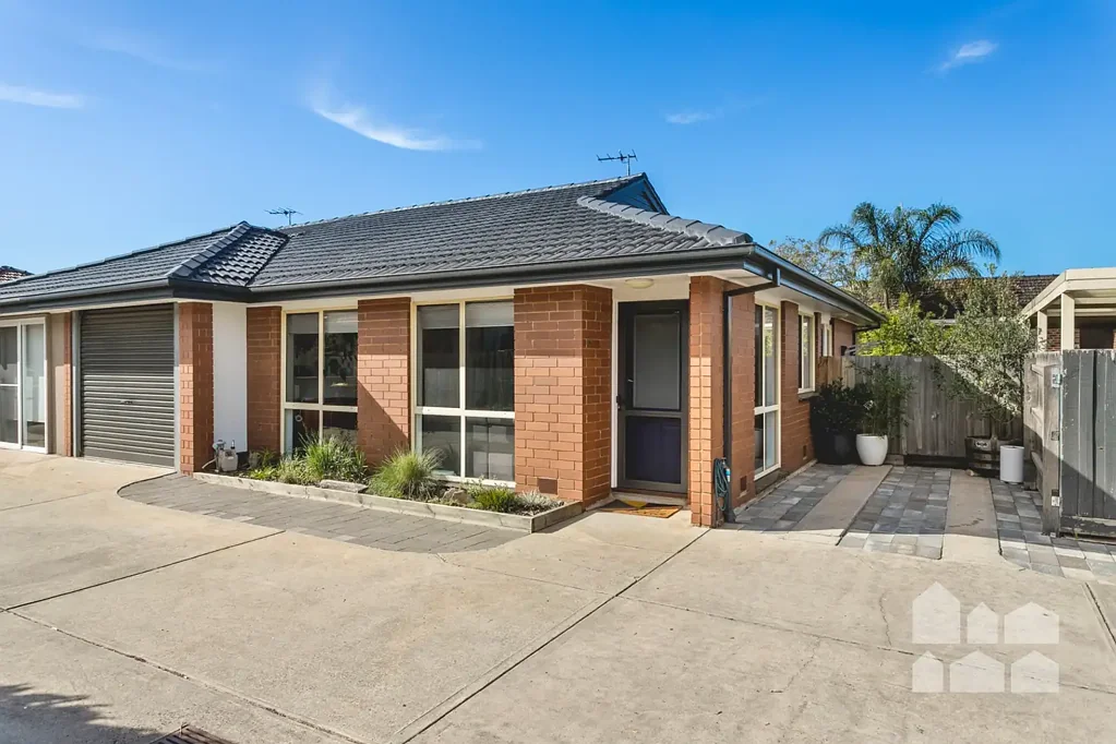 Altona 2chambre Fully renovated unit in the heart of Altona.
