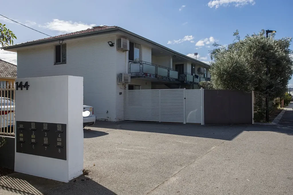 GROUND FLOOR APARTMENT IN AWESOME LOCATION