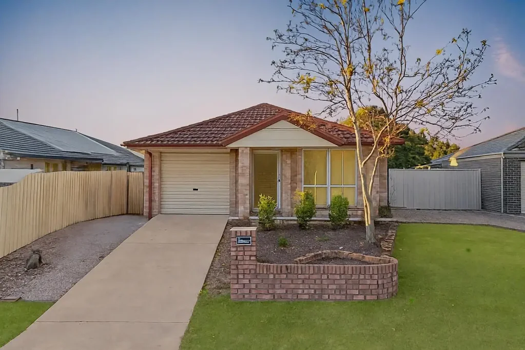 Waterford West 3ਬੈੱਡਰੂਮ Move-In Ready Gem in the Heart of Waterford West!