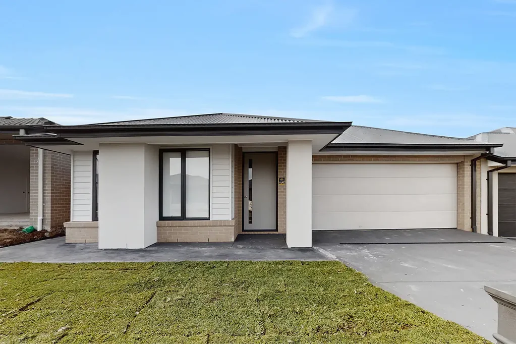 Brand New Metricon Home - Ready to Enjoy in Meridian Estate