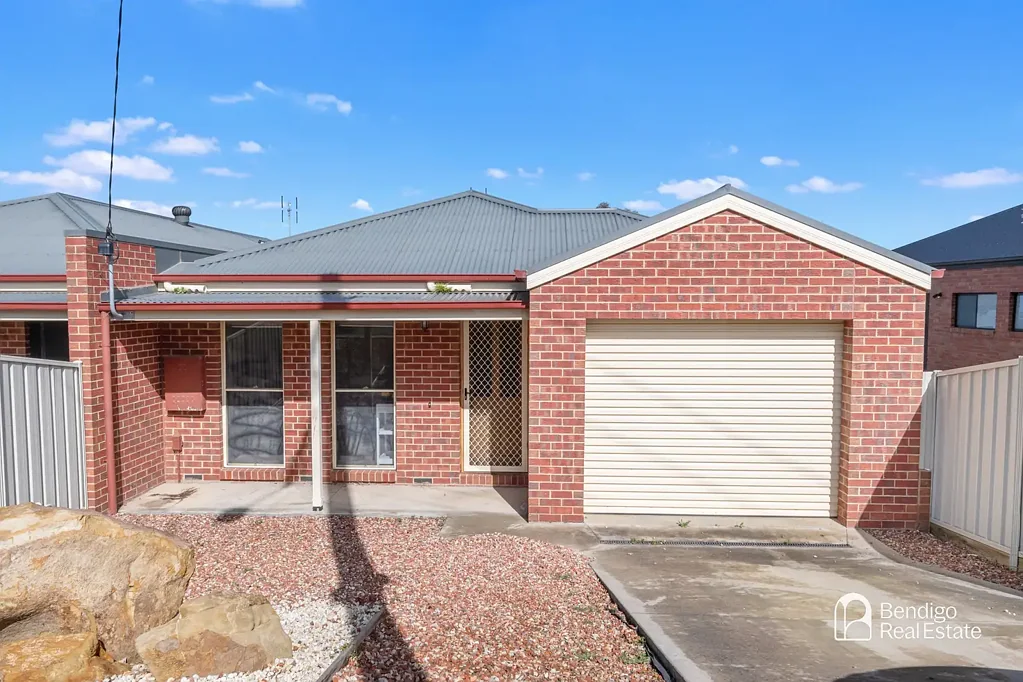 TWO-BEDROOM UNIT WITH ELEVATED DECK IN KANGAROO FLAT