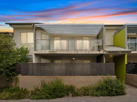 Crestwood 2 Bedroom Neat & functional 2-Bed, 2-Bath Unit with Modern Finishes & Outdoor Courtyard