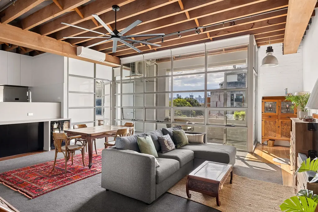Camperdown 2Kwarto NE-facing warehouse with views of city skyline