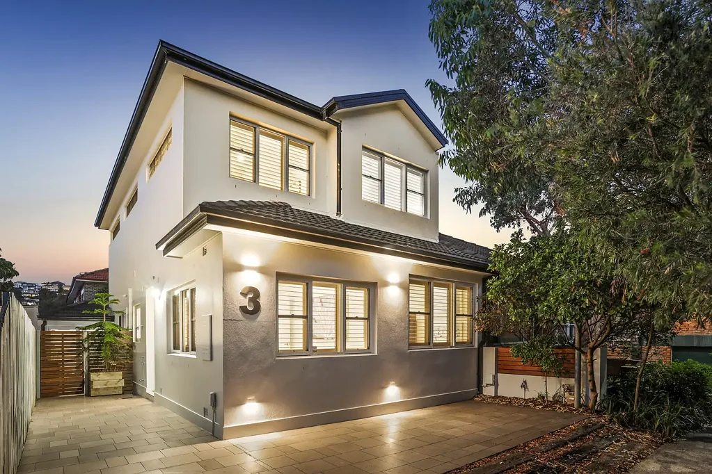 North Bondi 5房 死胡同宁静私密 朝北采光充沛 美食石质厨房 3.2米高顶 步行五分钟海滩 Moments Walk to Bondi Beach, Private Cul-De-Sac Position