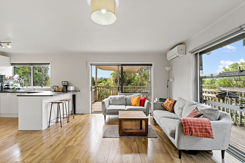 Totara Vale 2房 全面翻新住宅！西湖双校网，兼具私密性与便利性，四季温暖舒适，拎包入住！ Refurbed and Fabulous In Westlake Zone!