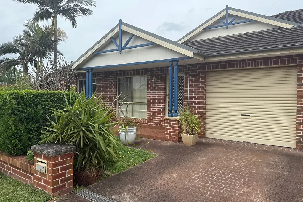 Three-Bedroom Duplex – Walking Distance to Nepean River