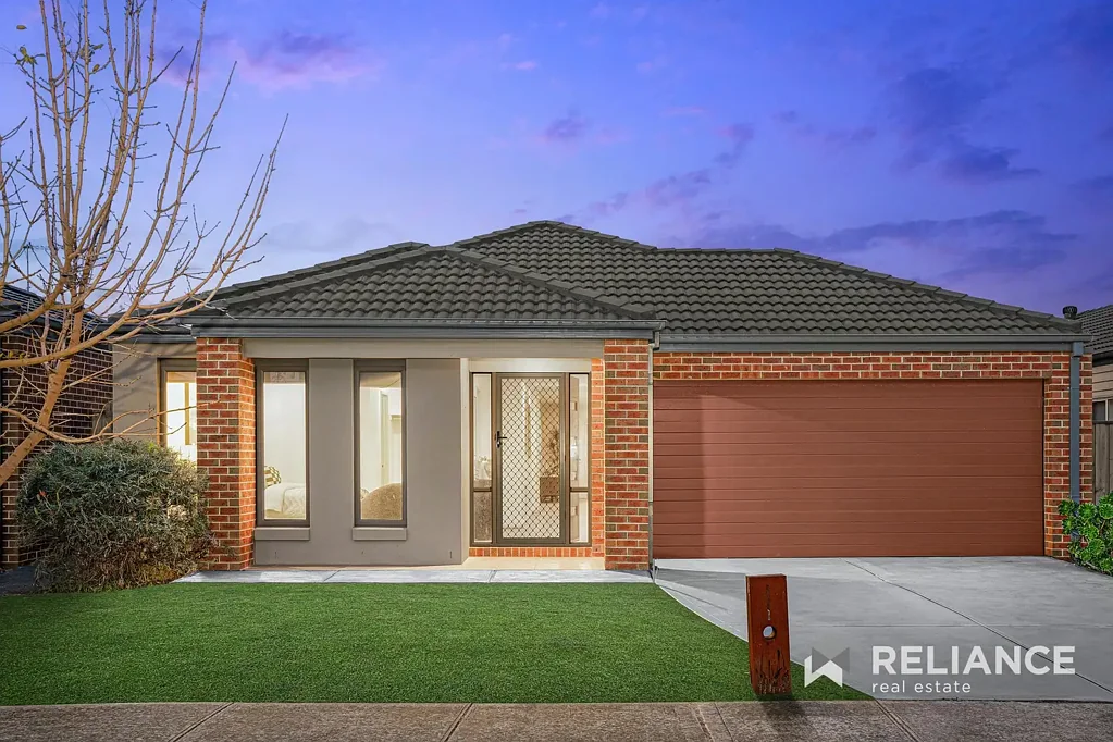 Point Cook 4 Slaapkamer Stylishly Refreshed Family Home in an Unbeatable Saltwater Location
