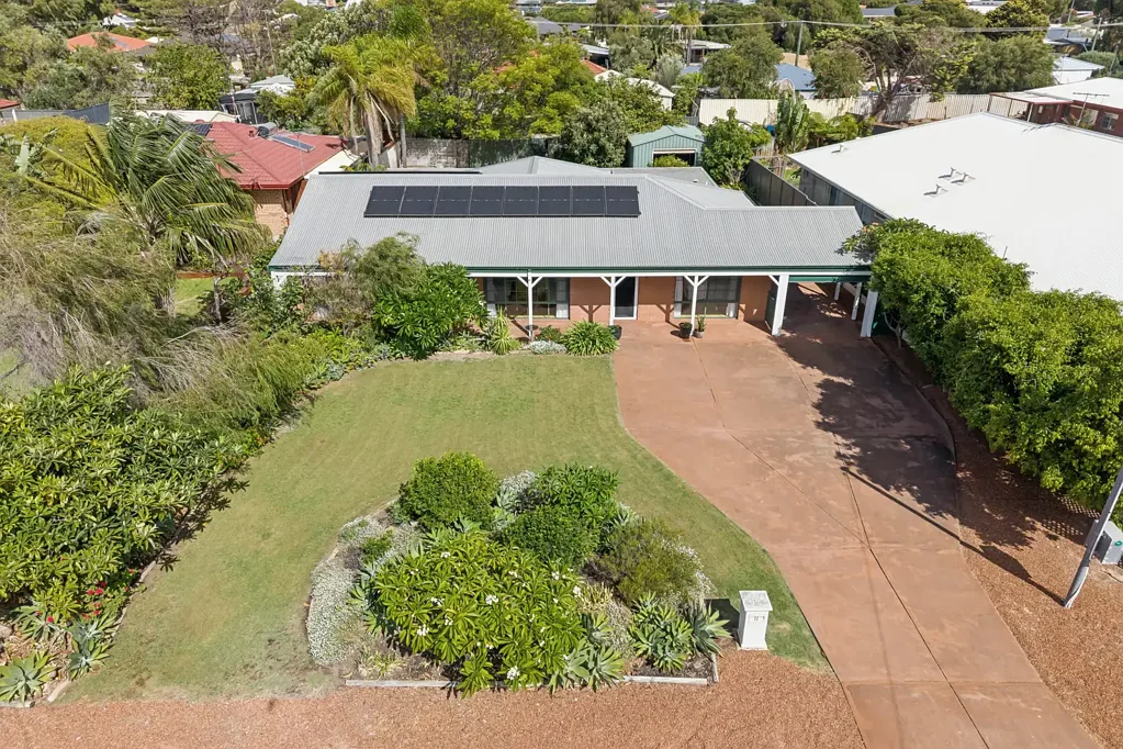 17 Wooleen Street, Golden Bay, WA 6174
