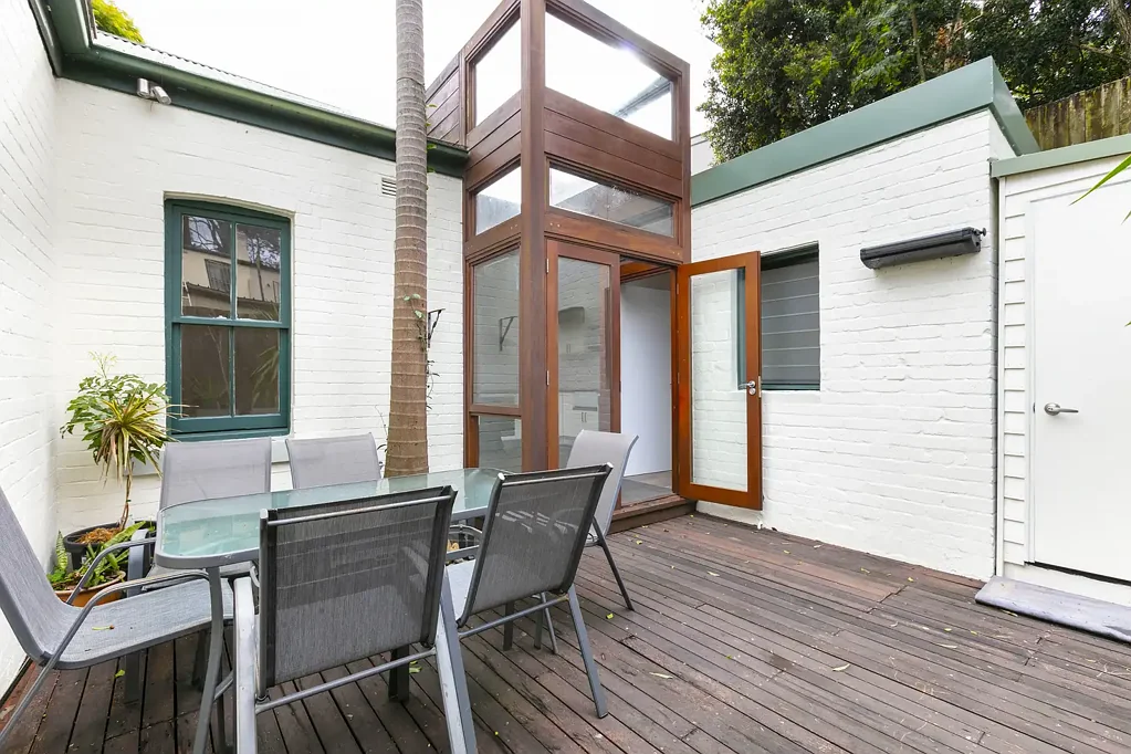 Secluded & redesigned 1-bed cottage in uni precinct