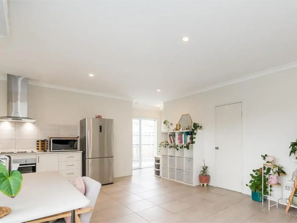 Charming One Bedroom Unit in Dual Key Property