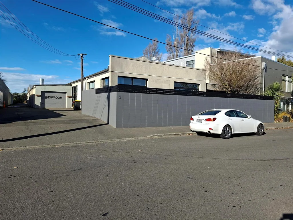 Waltham Stylish Showroom with Warehouse