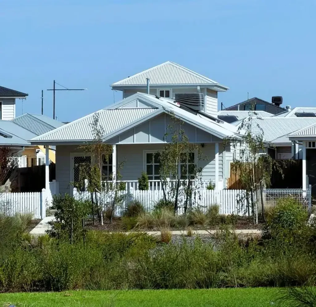 MODERN PEACEFUL LIVING CLOSER TO MELBOURNE CBD, MOVE IN READY!