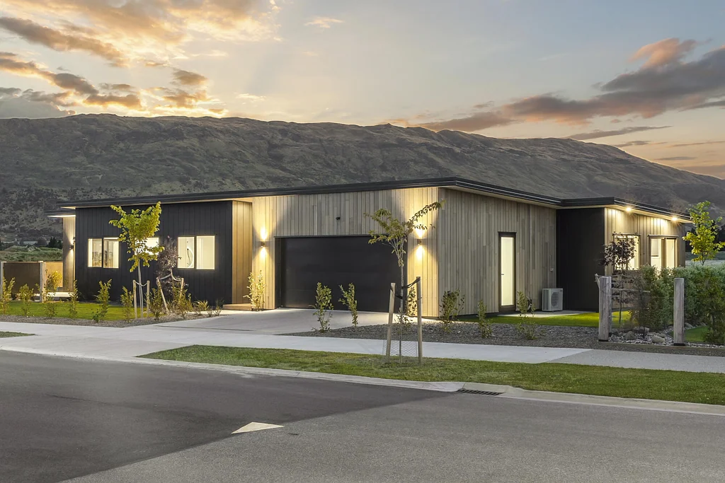 Wanaka 5房  Two Homes, Endless Possibilities