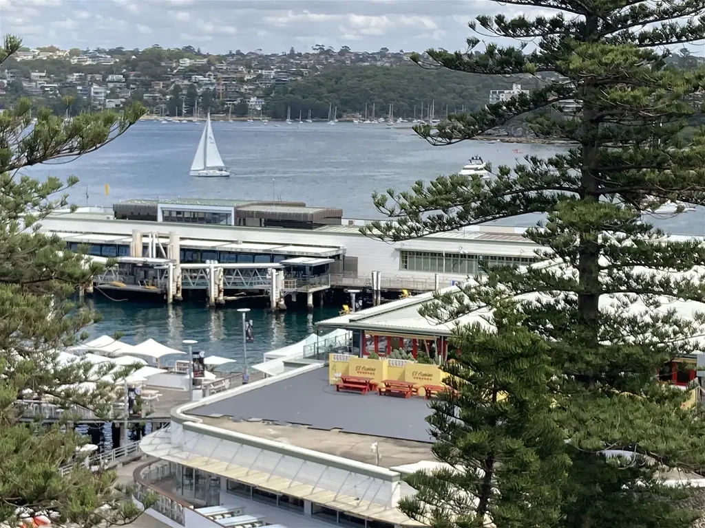 Location Location Location  Executive Apartment Opposite Beach Ferry Wharf