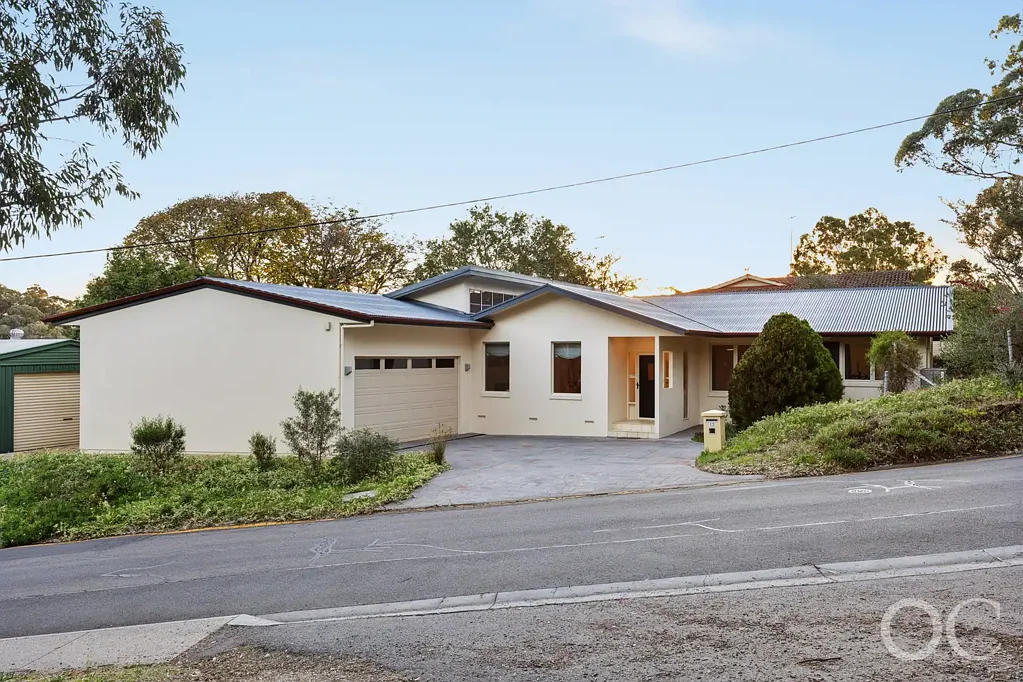 Eden Hills 5部屋 Open the Door to Elevated Living - Views, Pool and Expansive Family Spaces