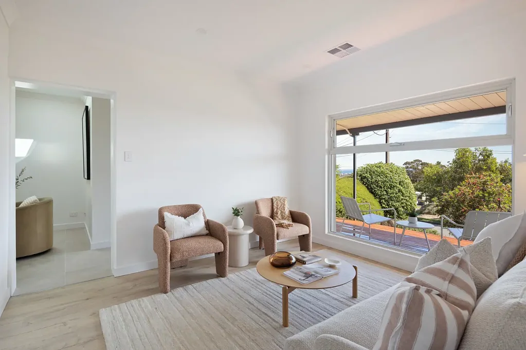 Seaview Downs 5ਬੈੱਡਰੂਮ A Modern Revival Showcasing City to Coast Views.