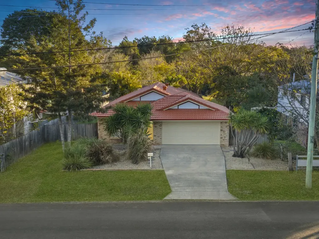 Thagoona 4房 占地超过四分之一英亩的现代大家庭住宅 Oversized Modern Family Home on Over a Quarter Acre