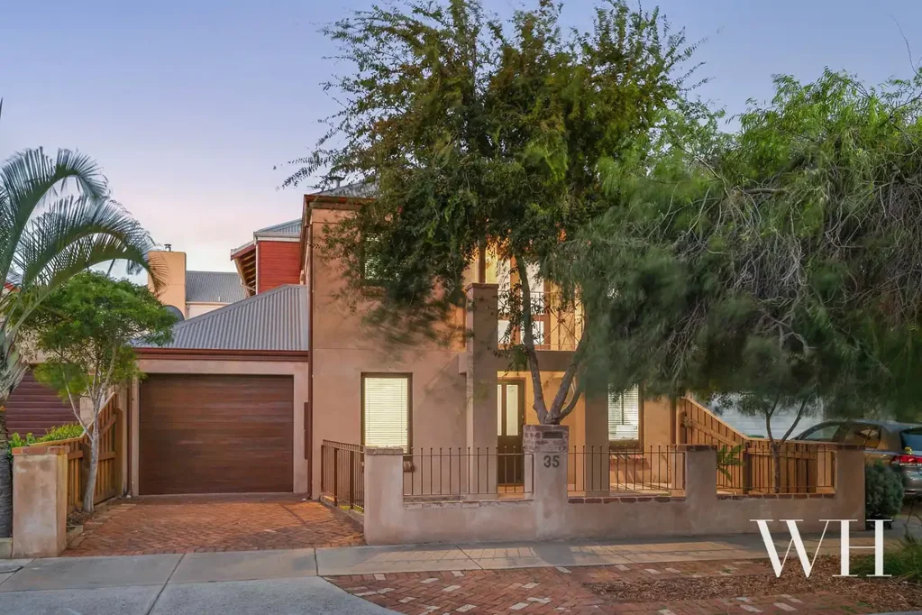 Generous Family Living in Peaceful Riverside Precinct!