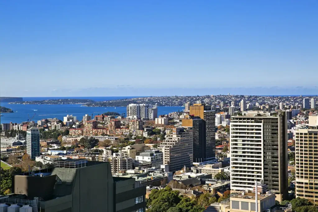 Luxury High-Level Apartment with Spectacular City & Water Views