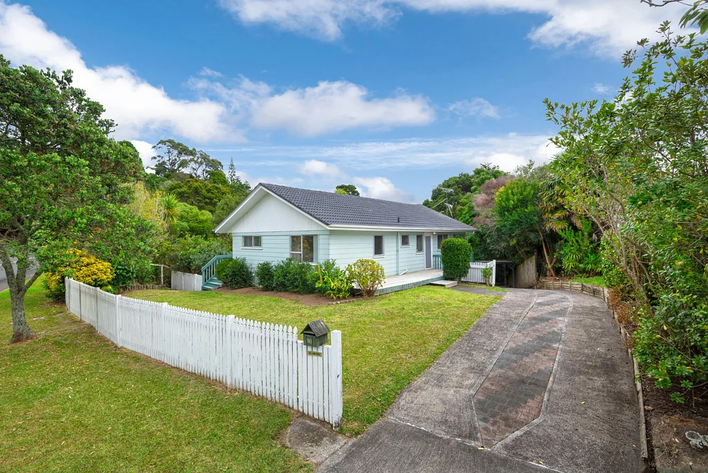 98 Spinella Drive, Bayview, North Shore City, Auckland