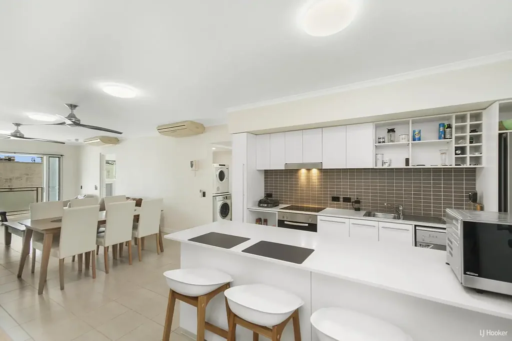 South Townsville 2房  Stylish, Spacious & Move In Ready with Castle Hill Views