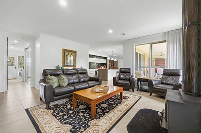 Iba Pa - 8A Flack Street, Ballan, VIC 3342