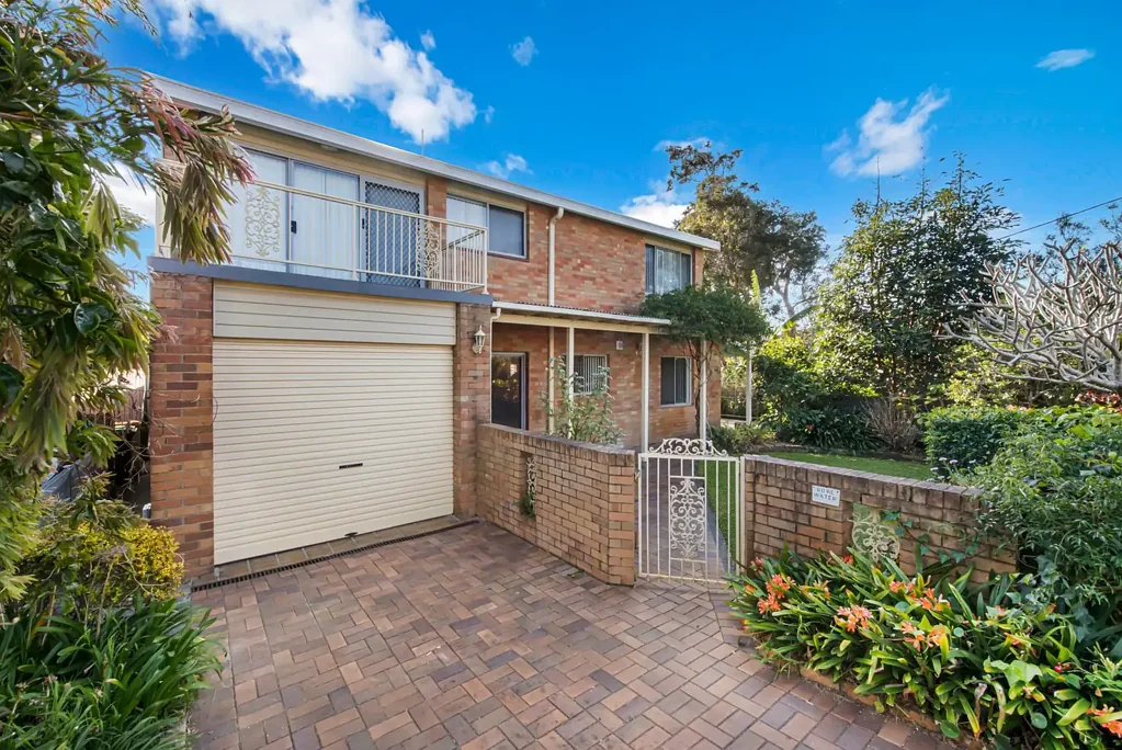 1 Rolls Avenue, Toowoon Bay, NSW 2261