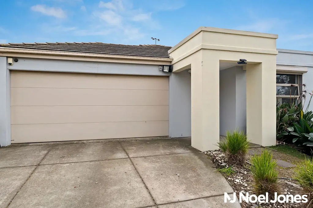 Spacious 4-Bedroom Family Home in Deer Park