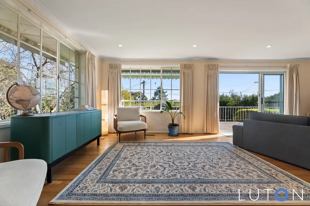 Spacious family haven in Weston