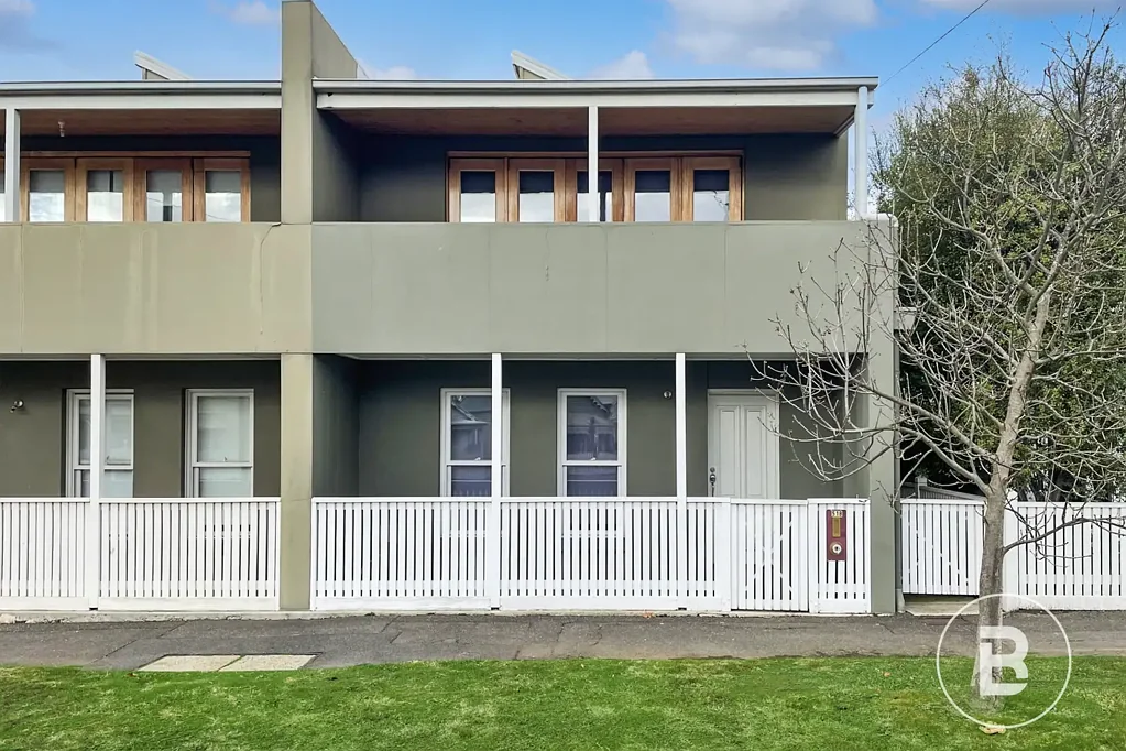 MODERN THREE BEDROOM TOWNHOUSE WITH CITY VIEW