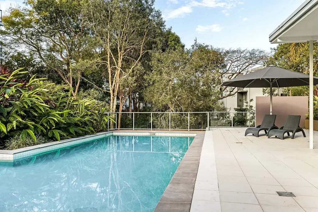 Fully Appointed 2-Bedroom Apartment with White Goods & Resort Facilities