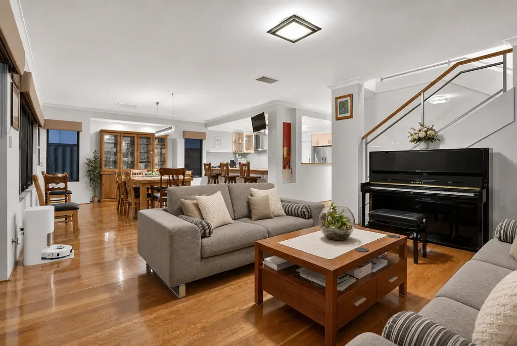 Aubin Grove 4房  Luxury Family Living Overlooking Parkland