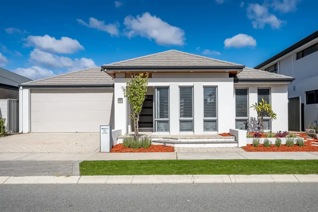 SPACIOUS FAMILY LIVING WITH PREMIUM FINISHES & ENTERTAINER'S ALFRESCO RETREAT!
