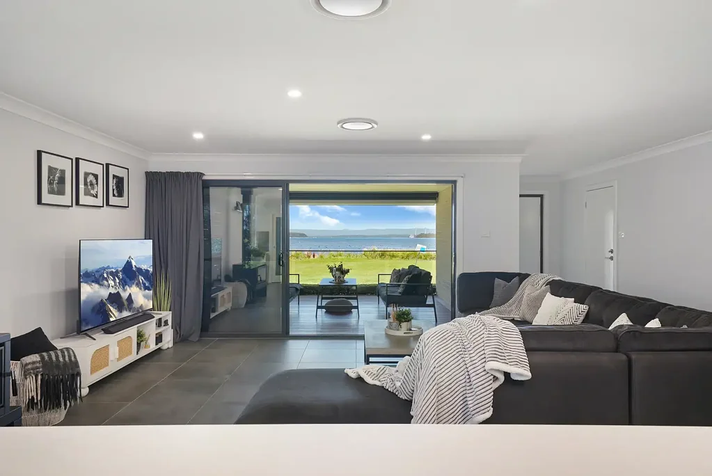 Swansea 4ห้องนอน Waterfront Luxury Living With Space, Style and Spectacular Views