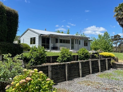 RURAL LIFESTYLE- URBAN FRINGE, FOUR BEDROOMS + ROOM FOR GRANNY!