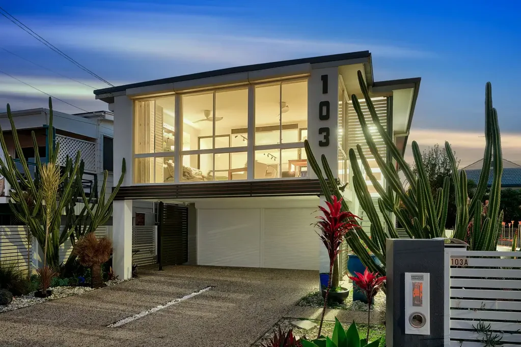 Scarborough 6 Bedroom Location is Everything and this has it in spades!