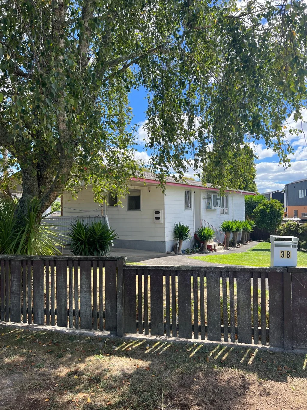 Ranui 2 Slaapkamer Development Opportunity - THAB Zone