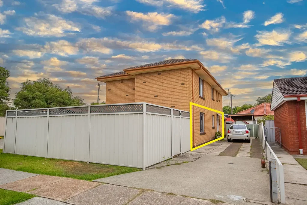 Exceptional Unit in a Prime Location!